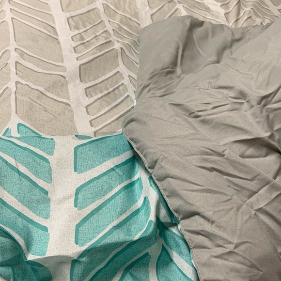 2 reversible comforters - Picture 2 of 2